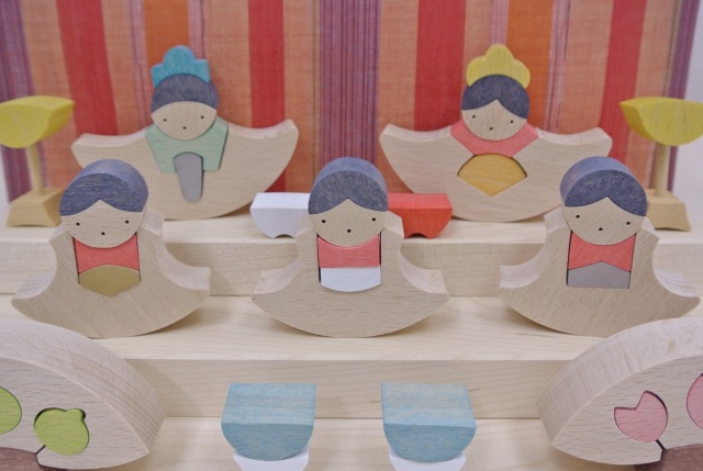 銀杏円びな三段飾り,組み木の雛人形,小黒三郎,KH410